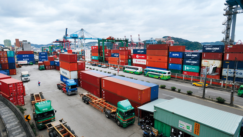 雖然台灣在正式經貿協定上可能受限，但身處全球供應鏈的重要一分子，民間貿易合作也可望加溫。